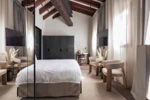Postel nebo postele na pokoji v ubytování Nobis Hotel Palma, a Member of Design Hotels