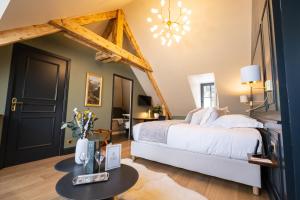 a bedroom with a bed and a table with flowers at Hôtel du cirque et de la cascade in Gavarnie
