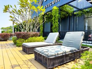 Beacon Executive Suite with SkyPool 3BR 9pax Georgetown Penang外面的花园
