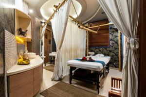 Postel nebo postele na pokoji v ubytování Hotel Galicja Wellness & SPA