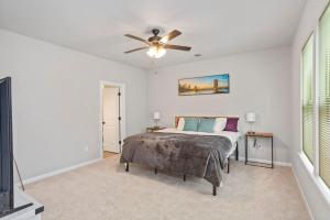 a bedroom with a bed and a ceiling fan at The Tigers Lair next to LSU in Baton Rouge
