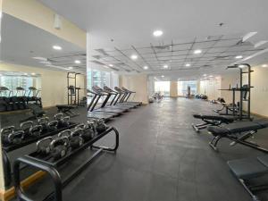 Fitness centrum a/nebo fitness zařízení v ubytování StoneTree - Bright & Modish 1BR Apartment