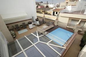 an overhead view of a swimming pool on a building at Apartamentos Plaza Nueva in Seville