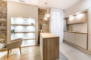 Kuchyň nebo kuchyňský kout v ubytování LYON HYPERCENTRE LES CORDELIERS