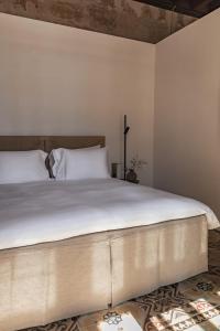 Postel nebo postele na pokoji v ubytování Nobis Hotel Palma, a Member of Design Hotels
