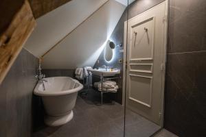 Kúpeľňa v ubytovaní Hôtel du cirque et de la cascade