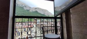 Nespecifikovaný výhled na hory nebo výhled na hory při pohledu z hotelu