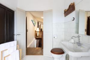 Ένα μπάνιο στο Apartamento Suite Zárate +27 φωτογραφίες