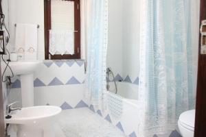 
A bathroom at Casa Morais
