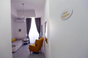 A seating area at Rome Together Guest House