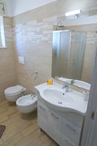 Koupelna v ubytování Anna Rita Vacanze Salento + 25 fotografií