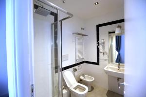 A bathroom at Rome Together Guest House Még 37 kép