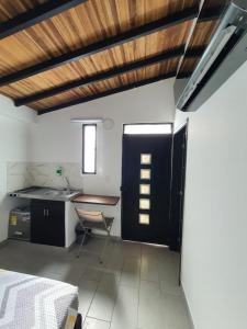 Katil atau katil-katil dalam bilik di Aptoestudio full equipado y excelente ubicación