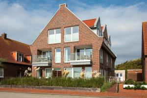a brick house with a gambrel roof at Haus Billstrasse 231 - Wohnung 1 in Juist