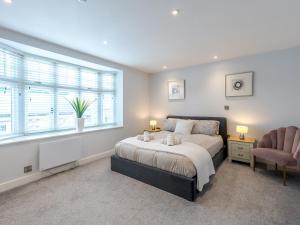 a bedroom with a bed and a window at Pass the Keys Bouvardia Modern town centre apartment in Shrewsbury