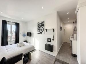 Ένα ή περισσότερα κρεβάτια σε δωμάτιο στο Cosy appart Perrin 1