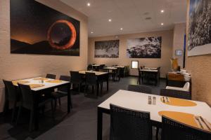 Ein Restaurant oder anderes Speiselokal in der Unterkunft Hotel Marco Polo 