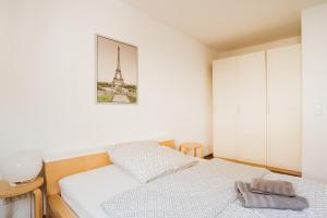 a bedroom with a bed and a picture of the eiffel tower at MaTi´s Appartment 