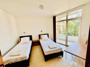 Postel nebo postele na pokoji v ubytování Cozy Mood Two-bed flat in Sunny Beach + 8 fotografií
