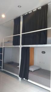 Postel nebo postele na pokoji v ubytování Wayang BnB
