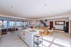 an open kitchen and living room with a dining room at Karabai Villa in Matemwe