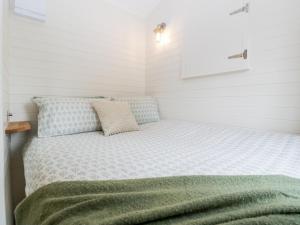 a small bedroom with a bed in a room at Hazel in Cirencester