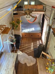 an overhead view of a room in a tiny house at Jardim Dos Mil Gostos Covões in Sertã