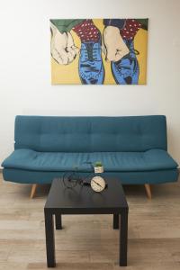 a living room with a blue couch and a coffee table at Appartamento Felicia in Castel di Sangro