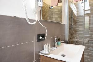 A bathroom at Nigella Langhe Home