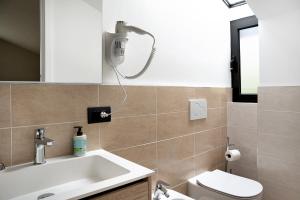 A bathroom at Nigella Langhe Home