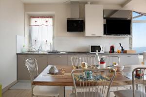 A kitchen or kitchenette at Nigella Langhe Home