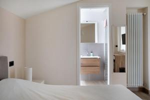 A bed or beds in a room at Nigella Langhe Home
