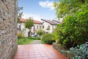A garden outside Nigella Langhe Home