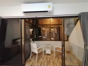 a room with a table and chairs and a ceiling at Jomtien Hill Resort Pratamnak in Pattaya South