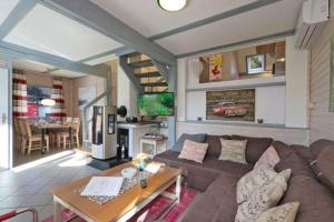 Posezení v ubytování Lass-deine-Seele-baumeln-in-der-Natur-im-Ferienhaus-Felix-von-Mein-Seepark