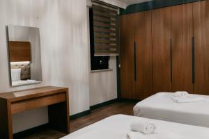 Postel nebo postele na pokoji v ubytování Ceneviz Suit Hotel