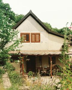 a house with a table in front of it at La Colombaia Amiata in Arcidosso