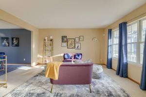 Foto dalla galleria di Cozy Winter Retreat with Modern Minimalist Charm a Omaha