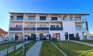 Budova, kde se apartmán nachází + 4 fotografie