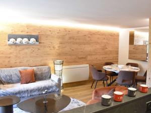 a living room with a couch and a table at Confort et commodités à Méribel Village, 3 chambres, balcon sud, parking couvert, à 150m des remontées - FR-1-180-528 in Chandon