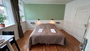 En eller flere senge i et værelse på Boutique Apartments 1 - 8