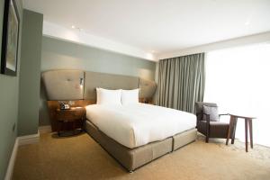 Postel nebo postele na pokoji v ubytování DoubleTree by Hilton Hotel & Spa Liverpool