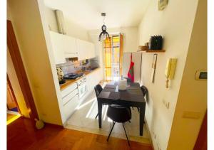 Kuchyň nebo kuchyňský kout v ubytování Cozy Casetta - Bright and near Metro C