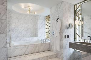 Ein Badezimmer in der Unterkunft The Westin Yokohama