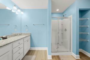 Een badkamer bij 7654 Shadow Lake Drive - Ocean's Eleven