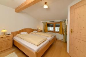 a bedroom with a bed and a window at Residenz Sonnwinkl in Reit im Winkl