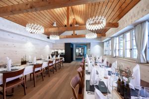 Restoran või mõni muu söögikoht majutusasutuses Hotel Kemmeriboden-Bad AG