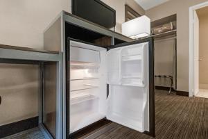 a refrigerator with its door open in a room at Heritage Inn - Yosemite/Sonora in Sonora