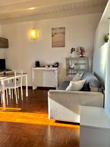 O zonă de relaxare la ALBA Suite-Rome airport FCO-Fronte mare