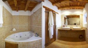 A bathroom at Can Vich